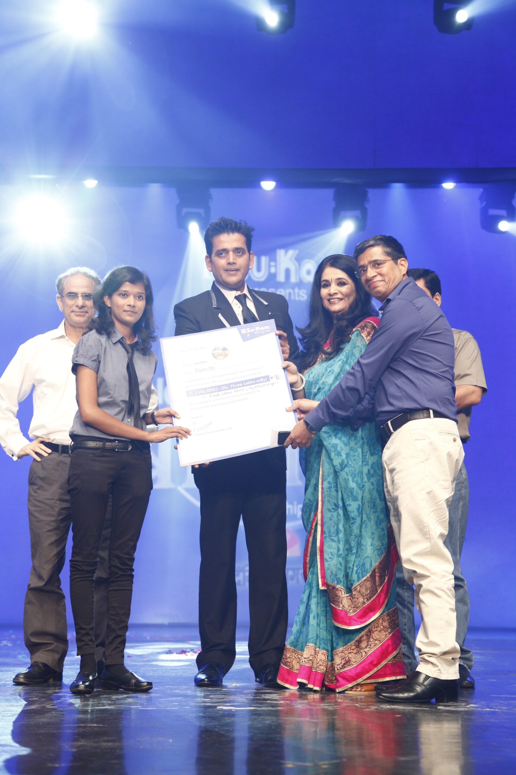 Award ceremony celebrating Su-Kam inverter innovation