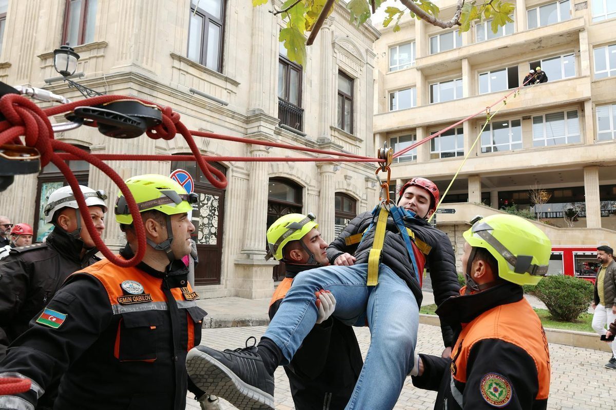 How does an Emergency Rescue Device (ERD) in lifts save passengers from mishaps?