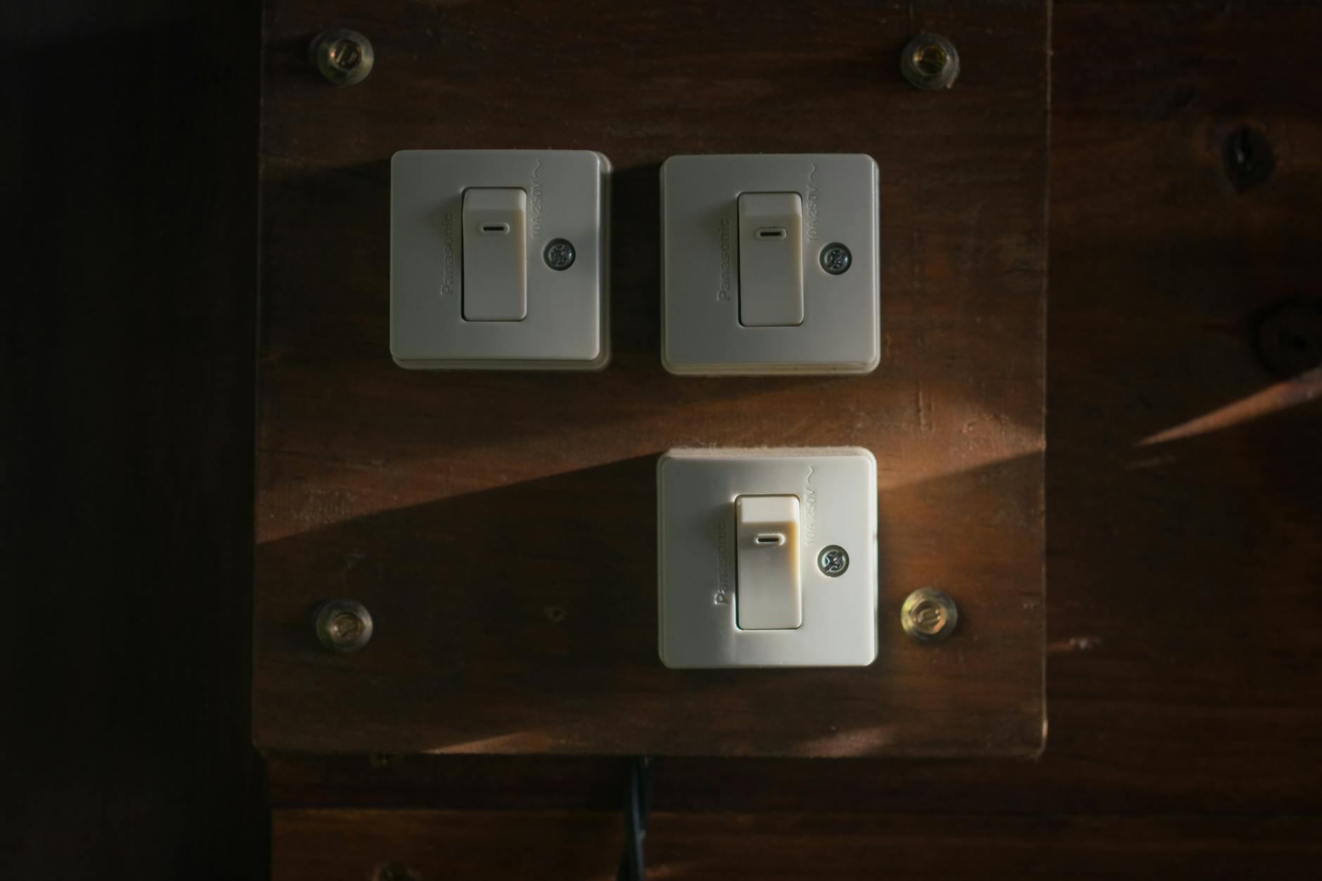 Why do You Need a Mains MCB in Your Inverter/UPS for bypass load feature